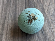 Load image into Gallery viewer, BATH BOMBS - Pure Essential Oils / No Sulfates