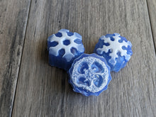 Load image into Gallery viewer, Snowflake LOOFAH SOAP Wintergreen CHRISTMAS