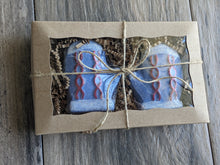 Load image into Gallery viewer, MITTENS Bath Bomb CHRISTMAS Gift Box